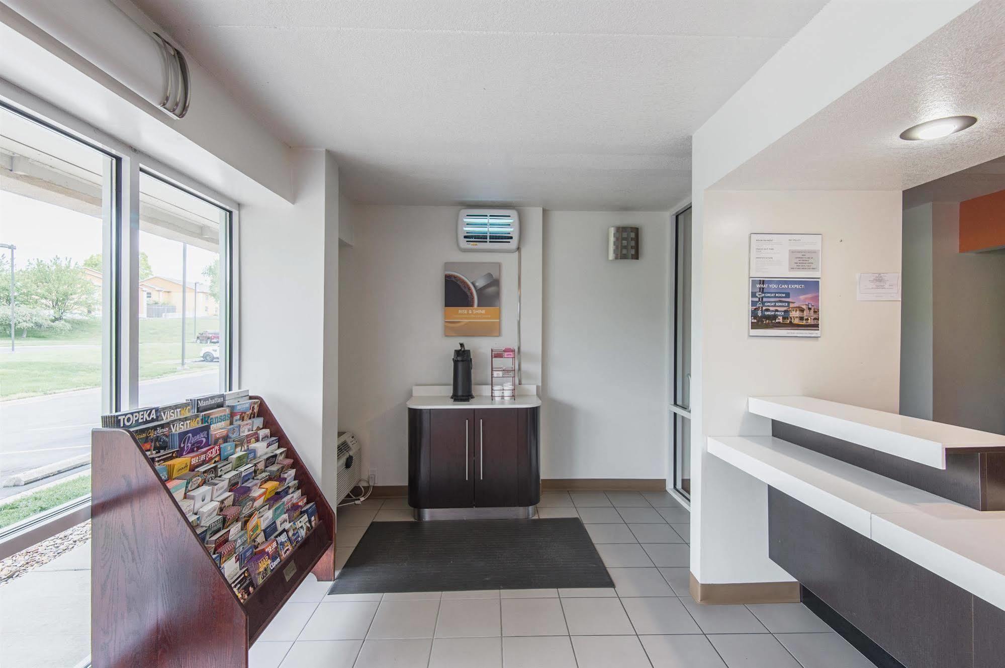 Hotel 6-overland Park, Ks 2*